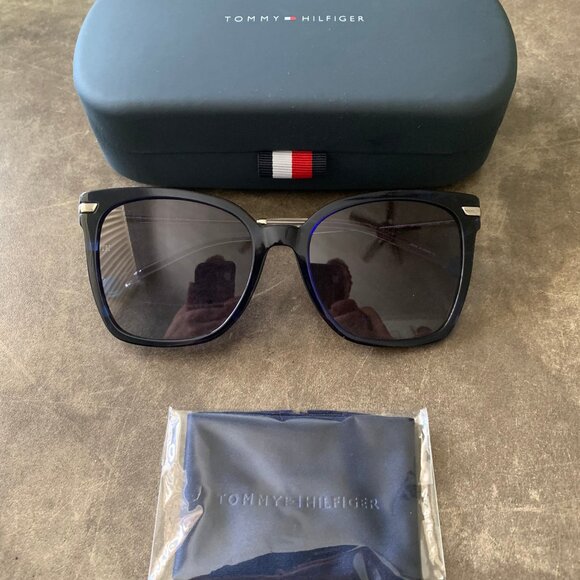 NIB- Women's Tommy HILFIGER Cat Eye Sunglasses - Picture 1 of 13